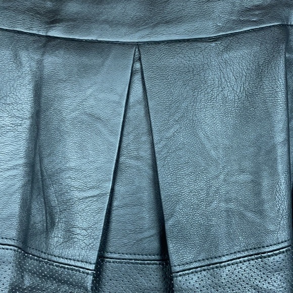 Harve' Benard faux leather women’s skirt  size.small,medium,Large,X-Large - Picture 5 of 12